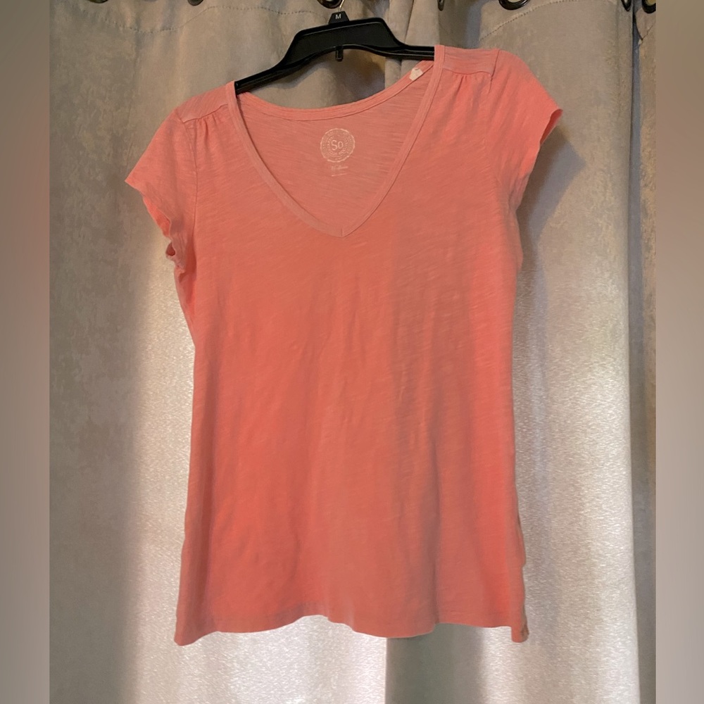 SO Women’s Coral V-Neck Shirt— Size M